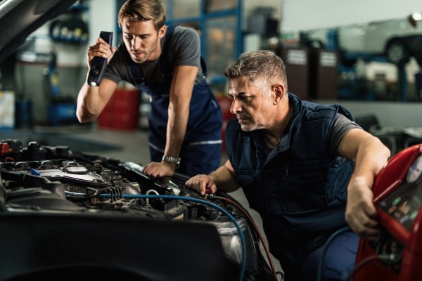 Jaguar Leak Repair Choosing the Right Service in Dubai