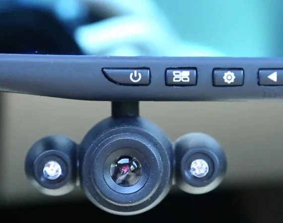 HD Mirror Cam vs 70mai: A Comprehensive Side-by-Side Comparison